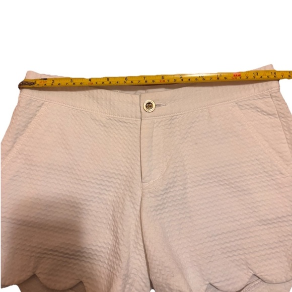 Lilly Pulitzer Womens 00 White Buttercup Scallop Hem Shorts 28 Waist Resort Wear - Picture 7 of 8